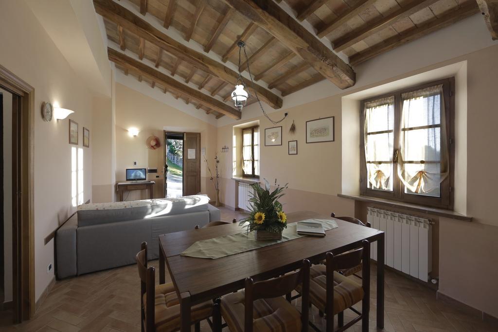 Agriturismo Bagnaia San Quirico dʼOrcia Rum bild
